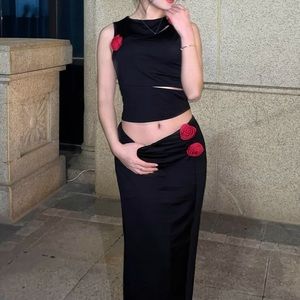 Set of cut out rose top&skirt